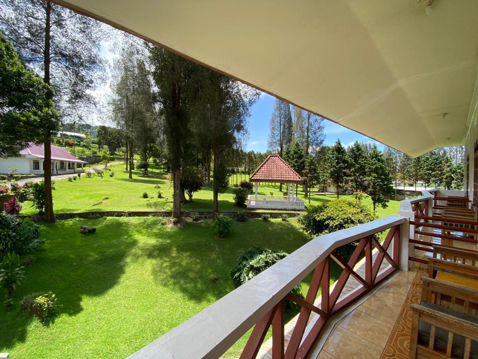 Sibayak Multinational Rest House Berastagi Exterior photo
