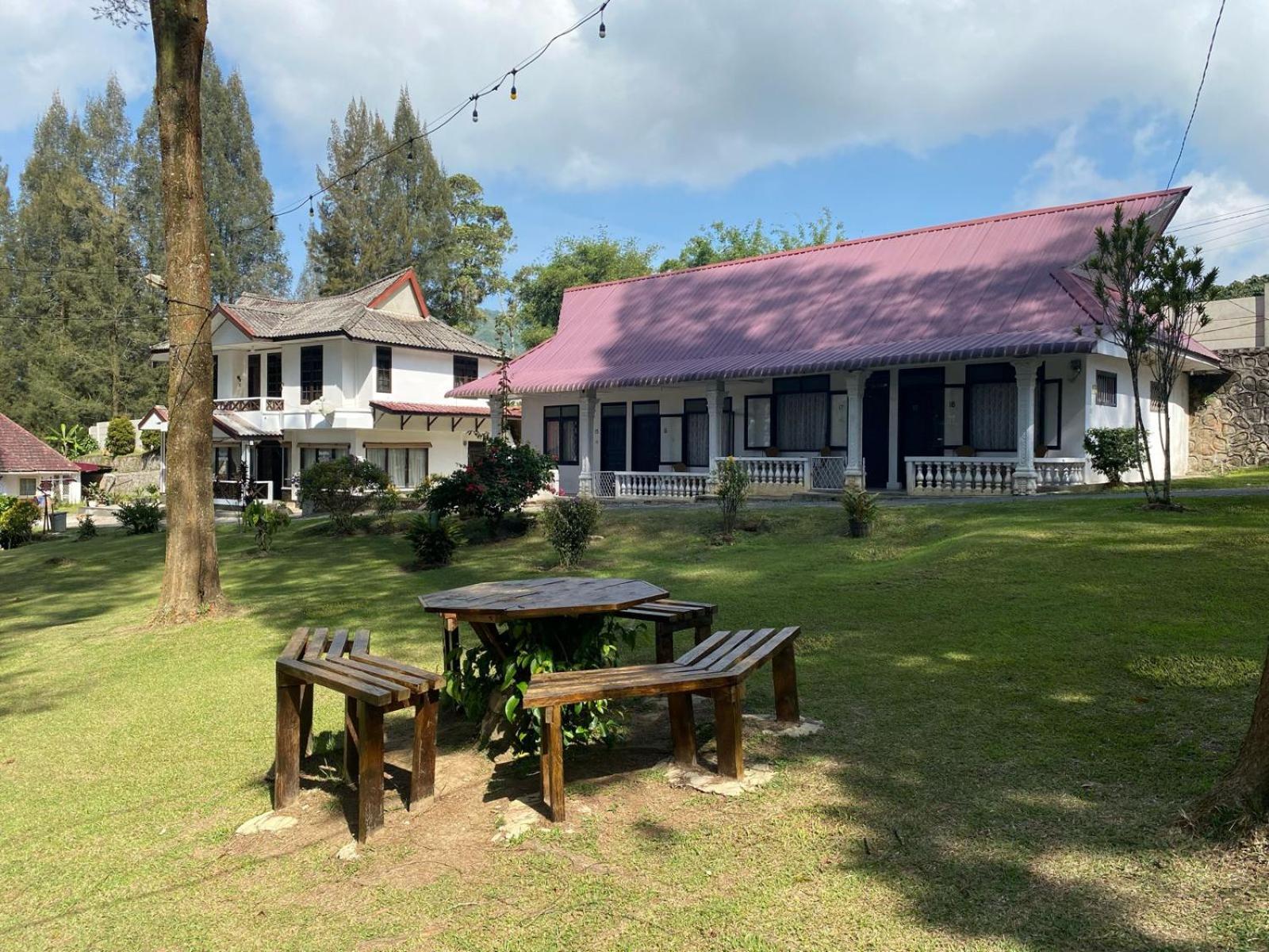 Sibayak Multinational Rest House Berastagi Exterior photo